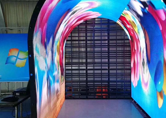 Besonders angefertigt formen Sie gebogenen Schirm-Durchgang-Innenhintergrund RGB LED